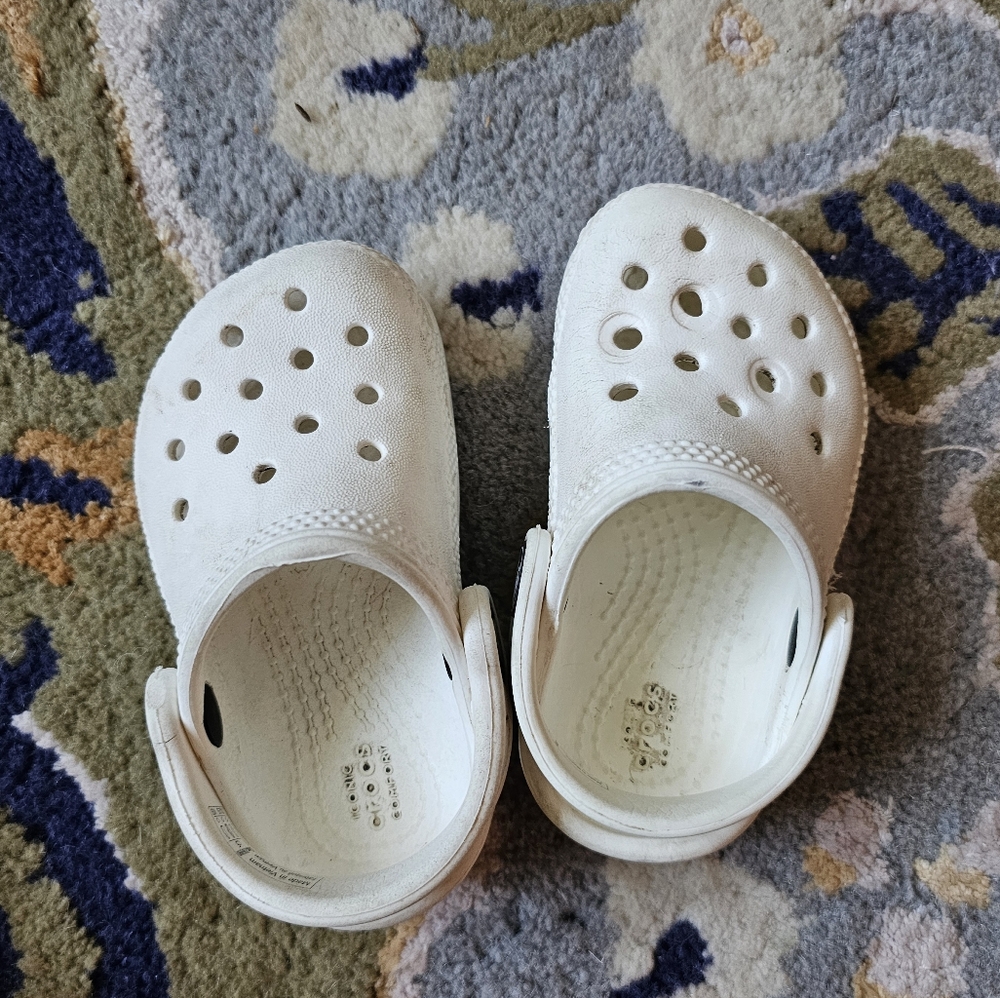 Kids/Baby White Crocs - Size C5